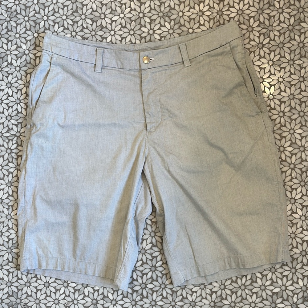 Men's Lululemon Commission‎ Short Qwick Oxford 11" in White/Lt Grey, Size 36